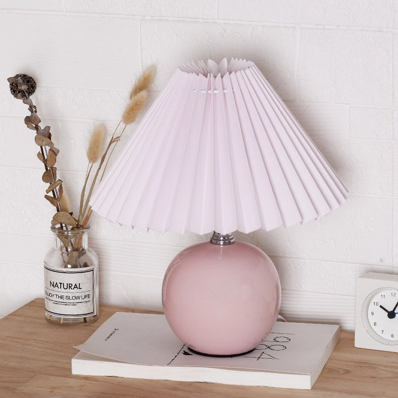 European Style Ceramic Pleated Table Lamp