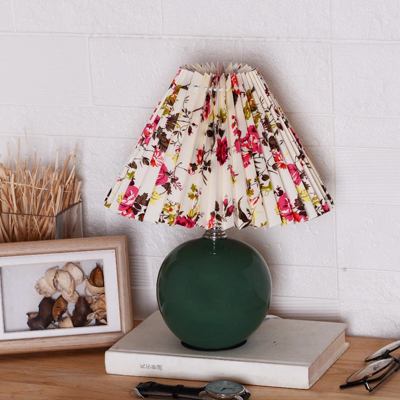 European Style Ceramic Pleated Table Lamp