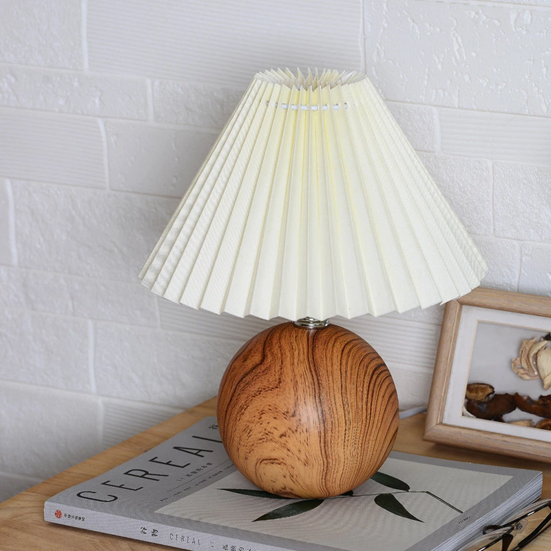 European Style Ceramic Pleated Table Lamp