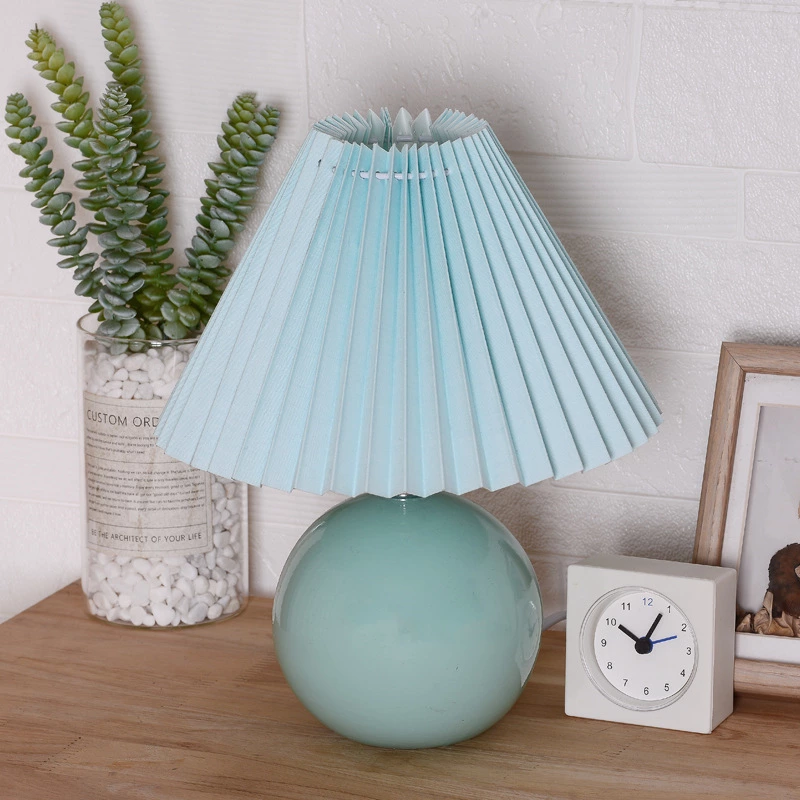 European Style Ceramic Pleated Table Lamp