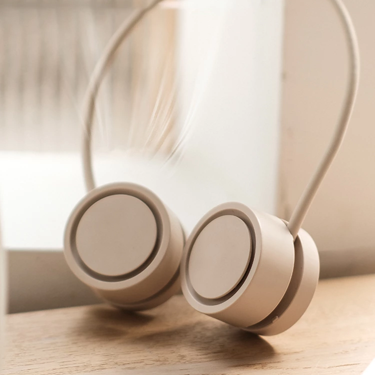 A summer artifact that frees your hands: a neck-hanging fan brings you coolness