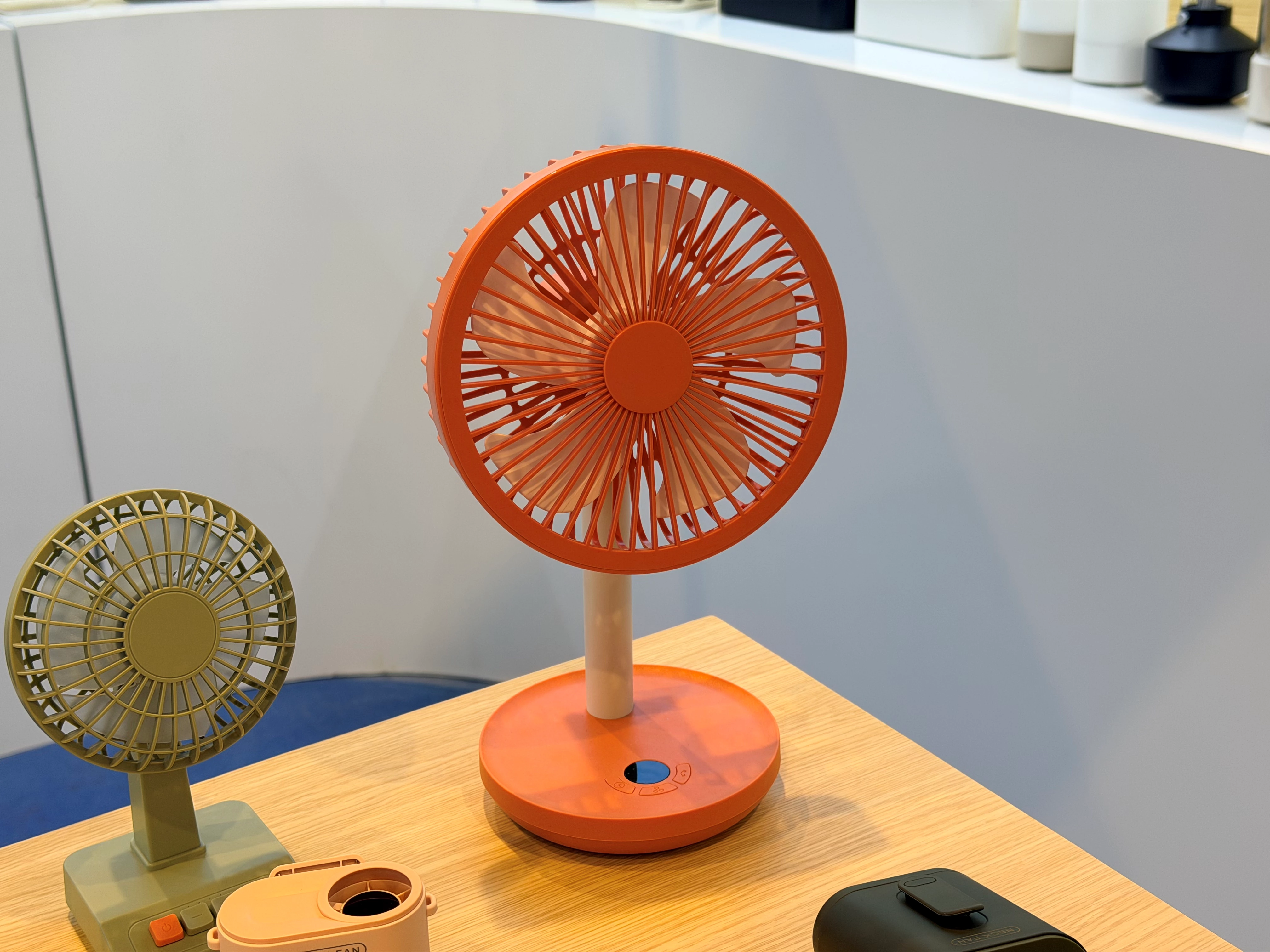 Kinscoter KC-F17 Desktop Fan with LED Display