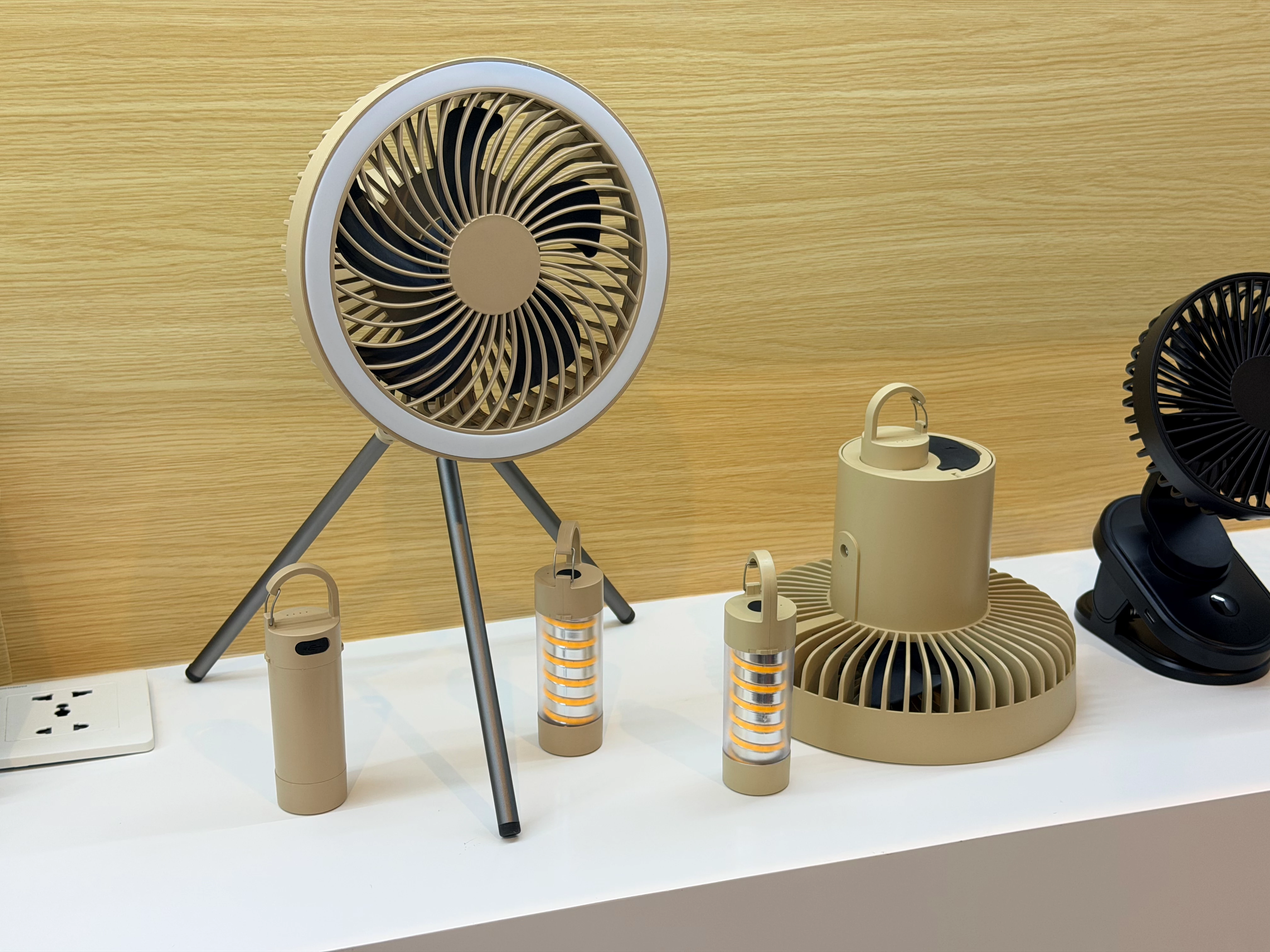 Kinscoter KC-F18 Camping Fan with Detachable Lamp