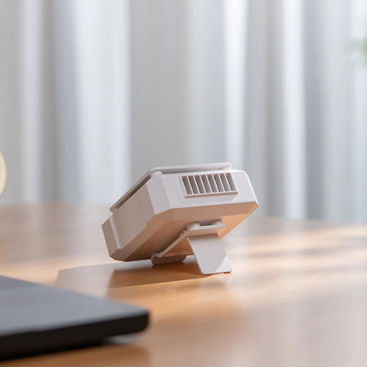 KC-F218 Waist-Mounted Fan (with Power Output)