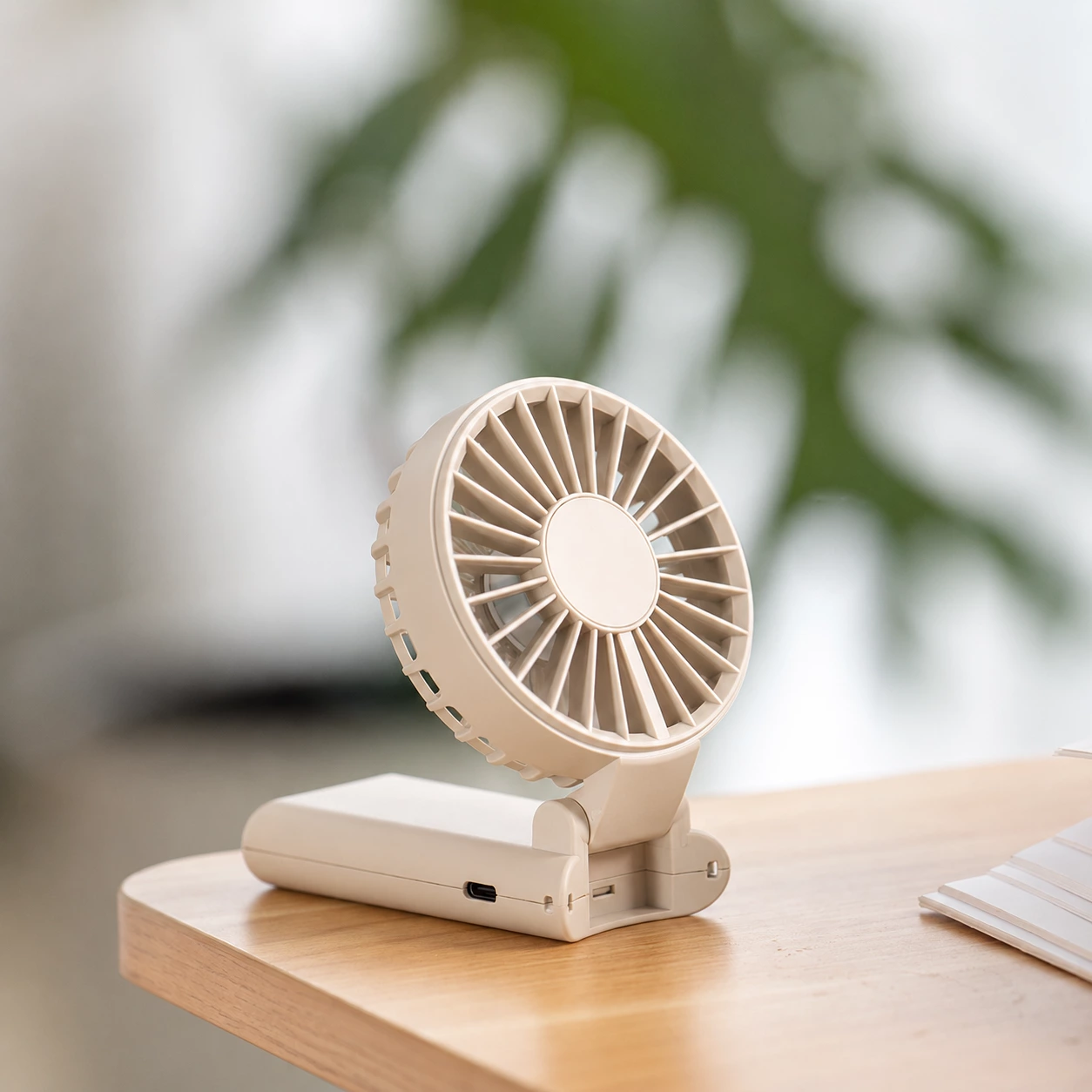KC-F82A Foldable Handheld & Desktop Fan